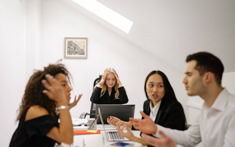 11月职场暗潮汹涌！这4星座恐被小人陷害　小心遭抢功还背黑锅